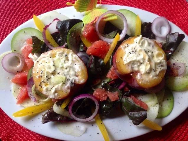 Rezept: Gebackener Pfirsich auf Salat Gebackener Pfirsich auf Salat - Rezept