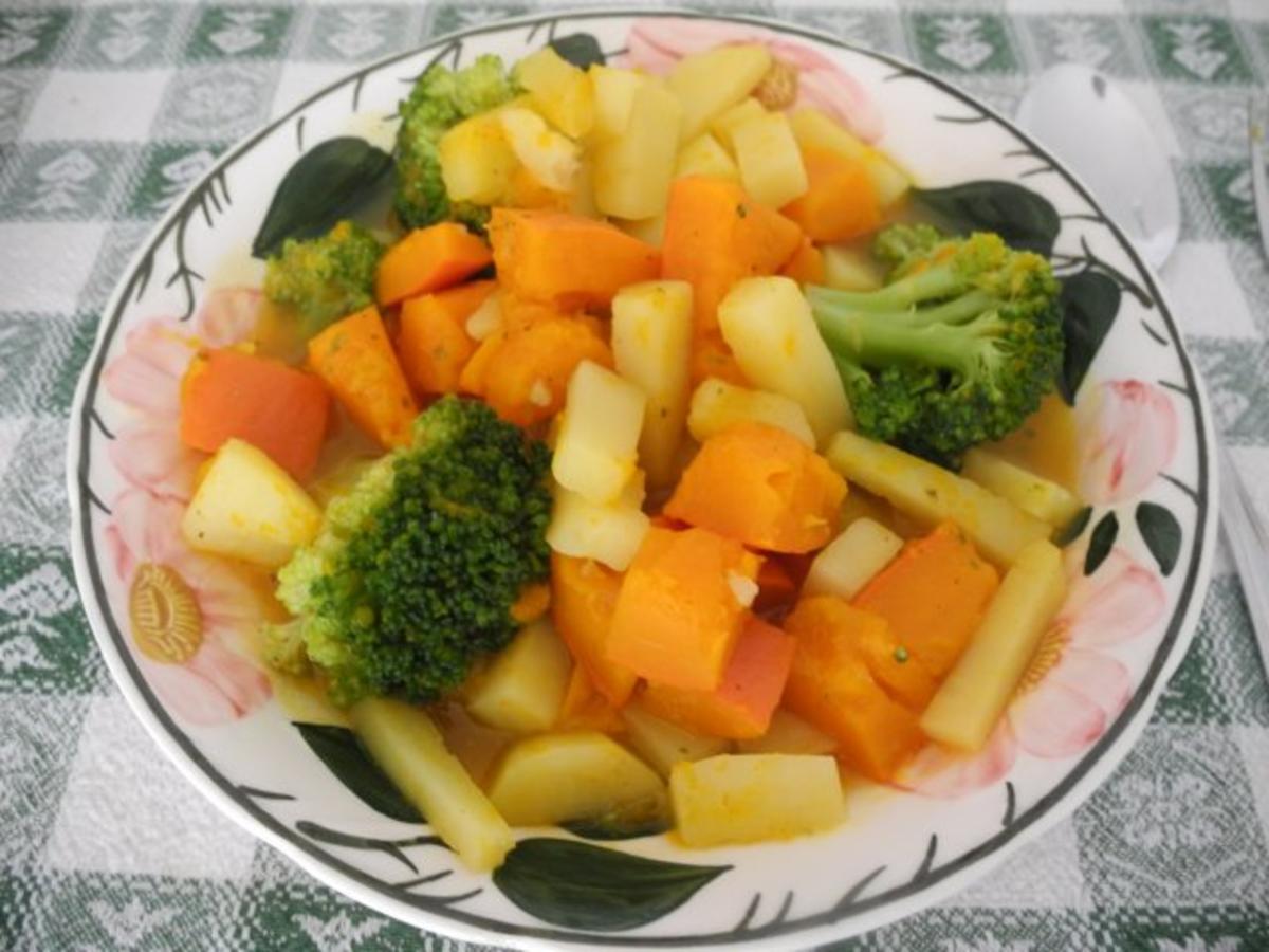 Schonkost : Kürbis - Kartoffel - Brokkoli in Gemüsebrühe gekocht - Rezept