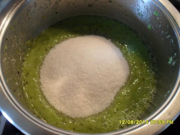 Kiwi gelbe Pflaumen Marmelade - schnell & einfach - 131 kcal/100g Kiwi gelbe Pflaumen Marmelade - schnell & einfach - 131 kcal/100g