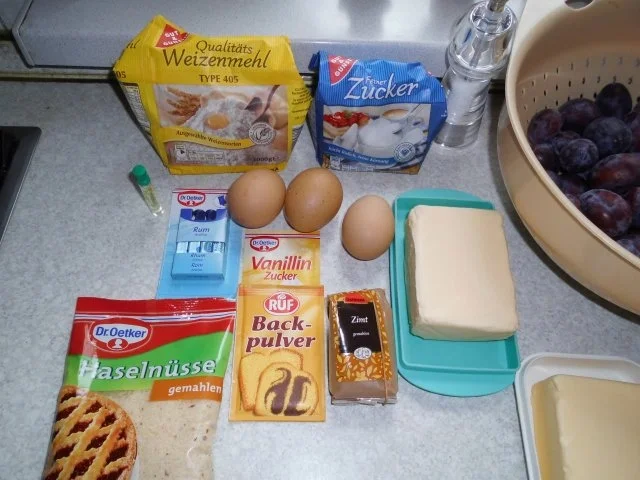 Rezept: Gabi's erster Pflaumenkuchen mit Pflaumen aus Nachbar's Garten - und auch letzer Kuchen Bild Nr. 2 Gabi's erster Pflaumenkuchen mit Pflaumen aus Nachbar's Garten - und auch letzer Kuchen - Rezept - Bild Nr. 2