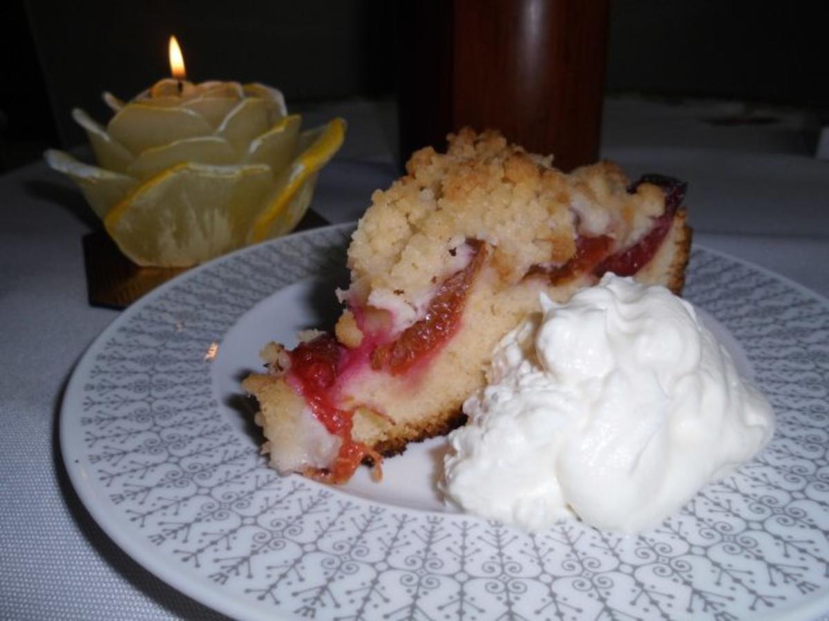 Gabi's erster Pflaumenkuchen mit Pflaumen aus Nachbar's Garten - und
auch letzer Kuchen - Rezept von federkiel