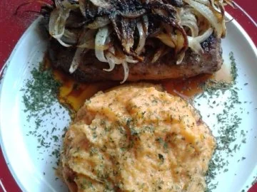 Lammlachse mit Süsskartoffelstampf und Gurkensalat - Rezept - Bild Nr. 4