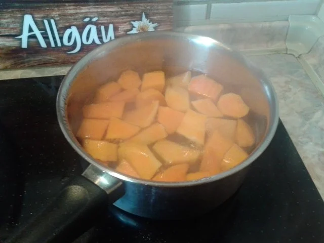 Lammlachse mit Süsskartoffelstampf und Gurkensalat - Rezept - Bild Nr. 2