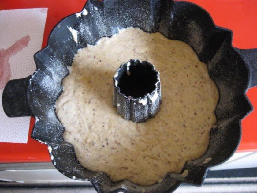 Saftiger Nuss Joghurt Gugelhupf - einfach - von manschie