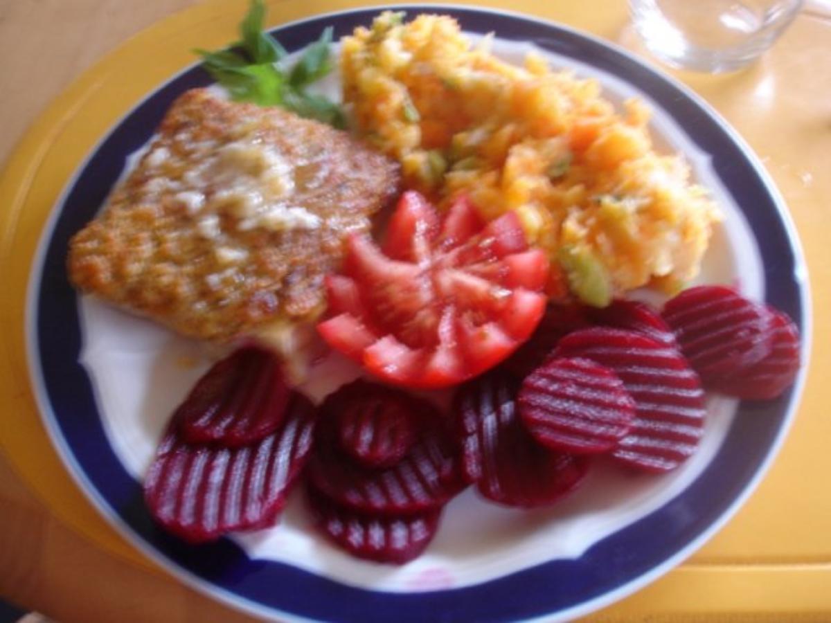 Bilder für Schlemmerfilet mit Möhren-Kartoffel-Stampf und Rote Bete-Salat - Rezept