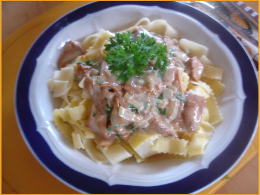 Pfifferlinge in Sahnesauce mit Bandnudeln - Rezept - kochbar.de