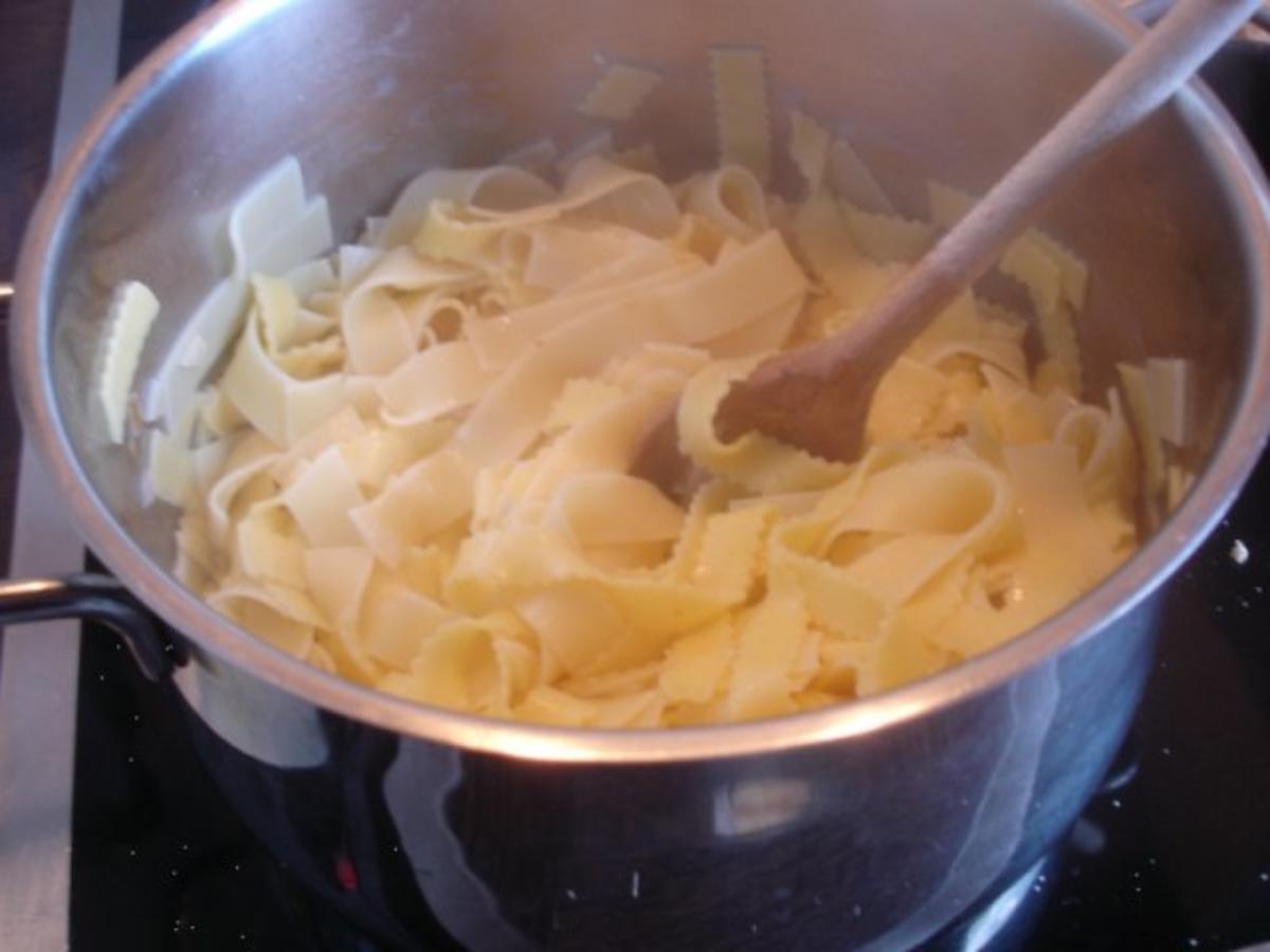 Pfifferlinge in Sahnesauce mit Bandnudeln - Rezept - kochbar.de