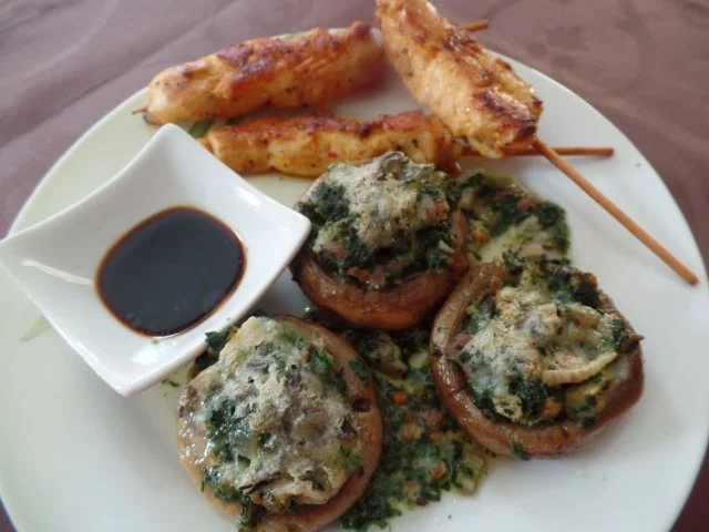 Gefüllte Champignons mit Putenspießen - Rezept