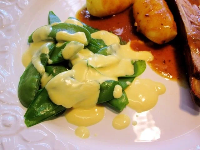 Rezept: Grüne Erbsenschoten mit Zitronen-Hollandaise Bild Nr. 5 Grüne Erbsenschoten mit Zitronen-Hollandaise - Rezept - Bild Nr. 5