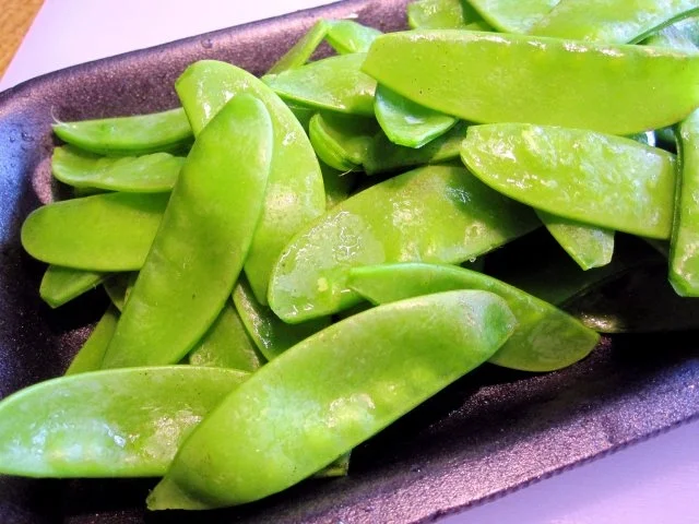 Rezept: Grüne Erbsenschoten mit Zitronen-Hollandaise Bild Nr. 3 Grüne Erbsenschoten mit Zitronen-Hollandaise - Rezept - Bild Nr. 3