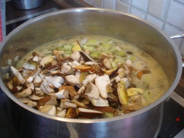 Rezept: Kartoffelsuppe mit Pilzen nach Ivanka Bild Nr. 10 Kartoffelsuppe mit Pilzen nach Ivanka - Rezept - Bild Nr. 10