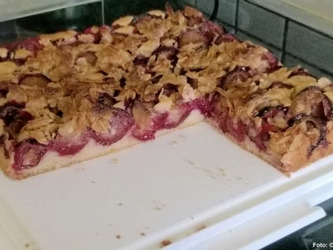 Zwetschgen-Kuchen mit Mandelkruste - Rezept