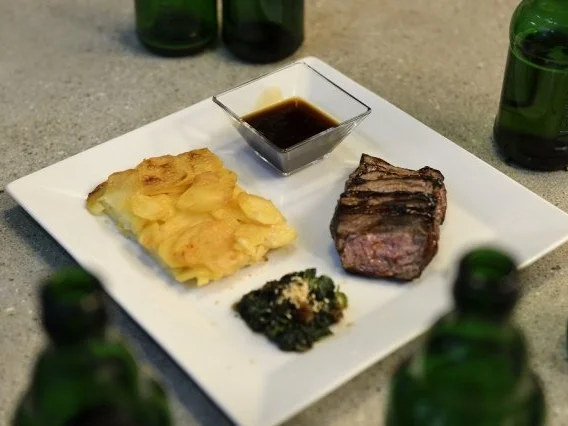 Rezept: Männerfleisch mit Männersoße und Anstandsdeko Glaciertes Rinderfilet (Jan Leyk) Männerfleisch mit Männersoße und Anstandsdeko Glaciertes Rinderfilet (Jan Leyk) - Rezept