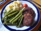 Rezept: Pilzbuletten mit grünen Bohnen und Kartoffelstampf Pilzbuletten mit grünen Bohnen und Kartoffelstampf - Rezept