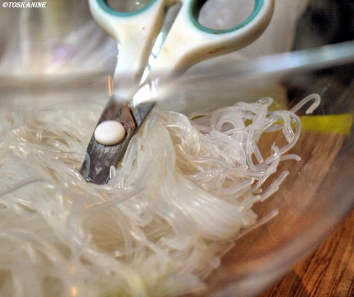 Glasnudelsalat mit Tempura-Garnelen - Rezept - Bild Nr. 2