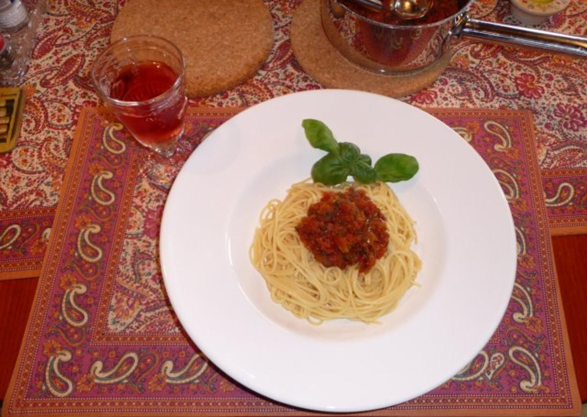 Spaghetti mit einer kleinen raffinierten Tomatensauce - Rezept - Bild Nr. 7