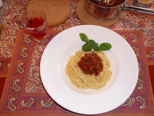 Rezept: Spaghetti mit einer kleinen raffinierten Tomatensauce Bild Nr. 7 Spaghetti mit einer kleinen raffinierten Tomatensauce - Rezept - Bild Nr. 7