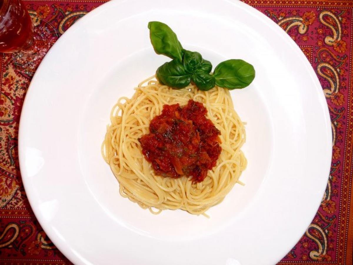 Spaghetti mit einer kleinen raffinierten Tomatensauce - Rezept - Bild Nr. 6