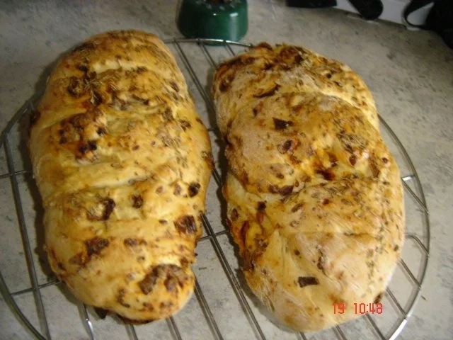Tomaten-Zwiebel-Brot - Rezept