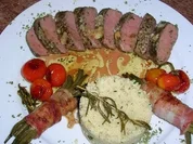 Lammlachse, NT gegart, an Bohnenbündelchen, Couscous, geschmorte Tomaten - Rezept