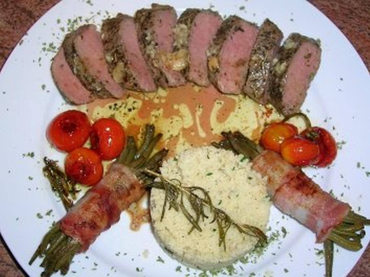 Lammlachse, NT gegart, an Bohnenbündelchen, Couscous, geschmorte ...