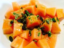 Cantaloupe Melone mit Pistazien, Honig und braunem Zucker - Rezept