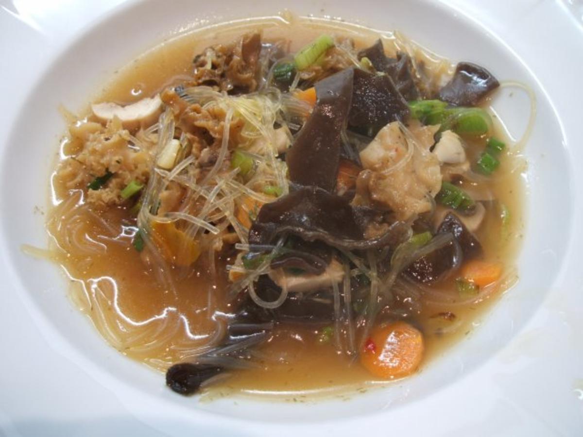 Suppen: Asiatisch angehauchte Pilzsuppe - Rezept