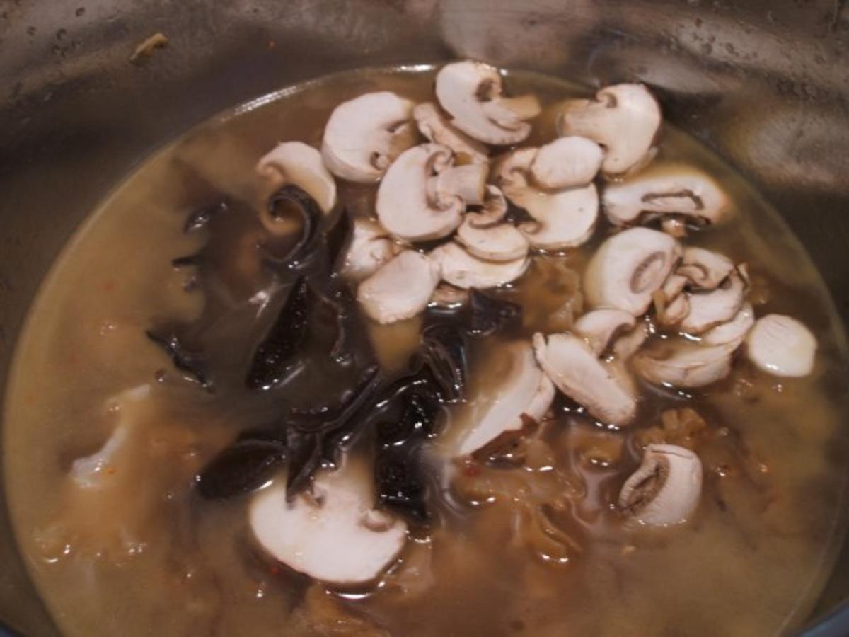 Suppen: Asiatisch angehauchte Pilzsuppe - Rezept - Bild Nr. 13
