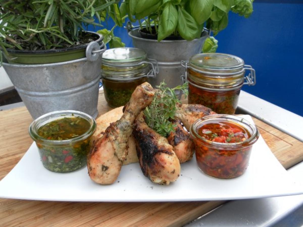 Bilder für Hähnchenkeulen mit grünem und rotem Chimichurri - Rezept