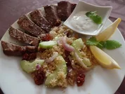 Rezept: Rinderhüftsteaks mit Gurken-Couscous Rinderhüftsteaks mit Gurken-Couscous - Rezept