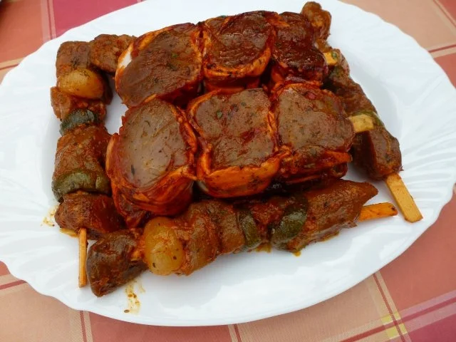 Rezept: Würzig marinierte gegrillte Fleischspieße mit Nudelsalat Bild Nr. 4 Würzig marinierte gegrillte Fleischspieße mit Nudelsalat - Rezept - Bild Nr. 4