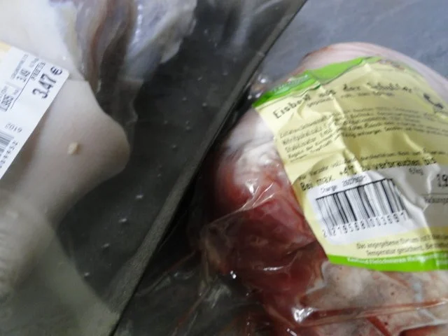 Apfel-Zwiebel-Sauerkraut mit Eisbein, ger. Rippchen und ger. Mettwürstchen und Kasseler - Rezept - Bild Nr. 2