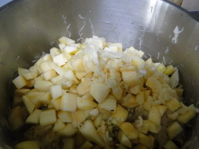 Apfel-Zwiebel-Sauerkraut mit Eisbein, ger. Rippchen und ger. Mettwürstchen und Kasseler - Rezept - Bild Nr. 7