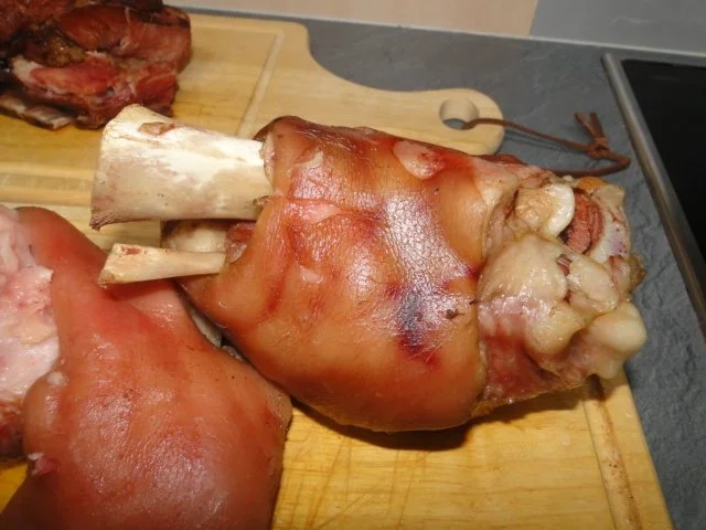 Apfel-Zwiebel-Sauerkraut mit Eisbein, ger. Rippchen und ger. Mettwürstchen und Kasseler - Rezept - Bild Nr. 11