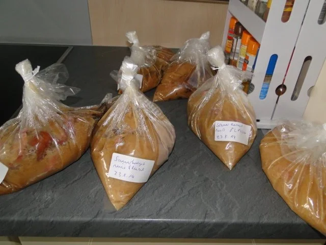 Apfel-Zwiebel-Sauerkraut mit Eisbein, ger. Rippchen und ger. Mettwürstchen und Kasseler - Rezept - Bild Nr. 13