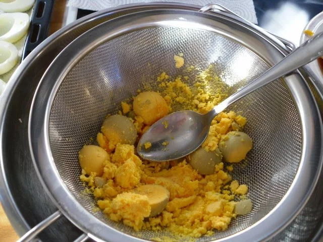 Rezept: Ei-Creme, der besonder Brotaufstrich Bild Nr. 2 Ei-Creme, der besonder Brotaufstrich - Rezept - Bild Nr. 2