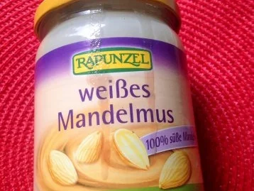 Gemischter Salat mit Pflaumen, Büffelmozzarella und einem Mandeldressing - Rezept - Bild Nr. 8