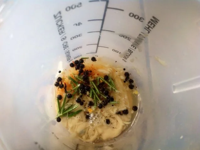 Gemischter Salat mit Pflaumen, Büffelmozzarella und einem Mandeldressing - Rezept - Bild Nr. 9