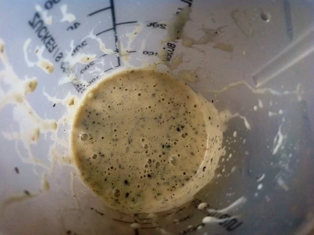 Gemischter Salat mit Pflaumen, Büffelmozzarella und einem Mandeldressing - Rezept - Bild Nr. 10