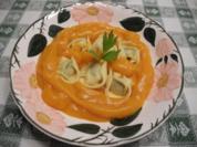 Avocado - Kürbis - Soße  an Tortellini mit Bärlauchfüllung - Rezept