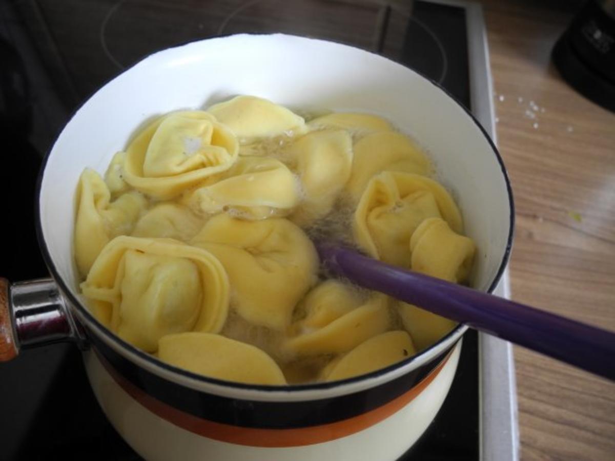 Avocado - Kürbis - Soße  an Tortellini mit Bärlauchfüllung - Rezept - Bild Nr. 8