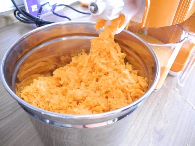 Rezept: Tomatensoße mit Karottentrester an Kamut - Penne mit Leinöl und Petersilie Bild Nr. 2 Tomatensoße mit Karottentrester an Kamut - Penne mit Leinöl und Petersilie - Rezept - Bild Nr. 2