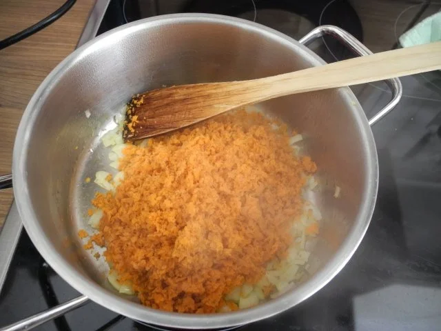 Rezept: Tomatensoße mit Karottentrester an Kamut - Penne mit Leinöl und Petersilie Bild Nr. 4 Tomatensoße mit Karottentrester an Kamut - Penne mit Leinöl und Petersilie - Rezept - Bild Nr. 4
