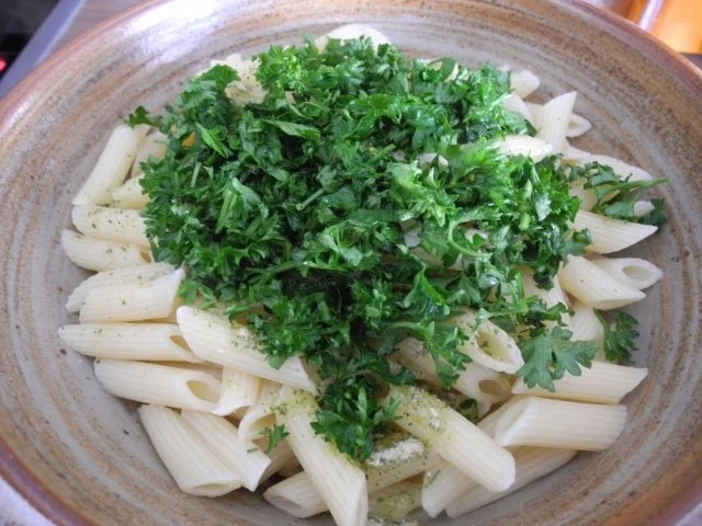 Rezept: Tomatensoße mit Karottentrester an Kamut - Penne mit Leinöl und Petersilie Bild Nr. 7 Tomatensoße mit Karottentrester an Kamut - Penne mit Leinöl und Petersilie - Rezept - Bild Nr. 7