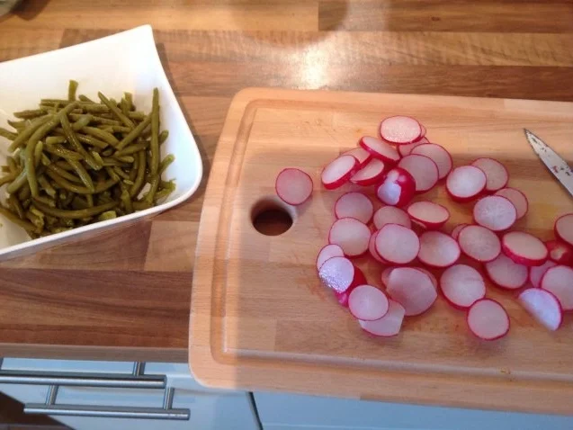 Rezept: Schneller Bohnen-Radieschen Salat mit Feta Bild Nr. 2 Schneller Bohnen-Radieschen Salat mit Feta - Rezept - Bild Nr. 2