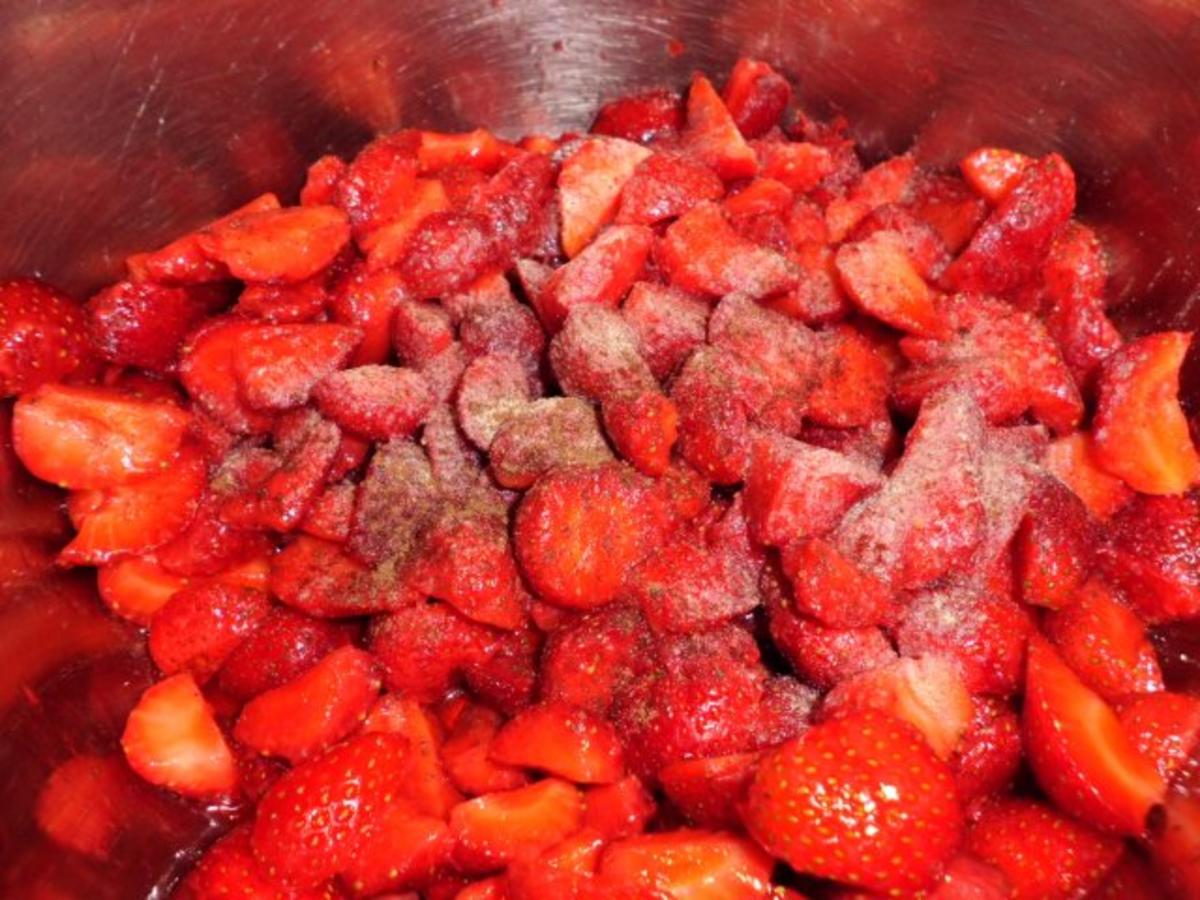 Liköre: Erdbeerlikör "Mrs. Peppy" - Rezept - Bild Nr. 3