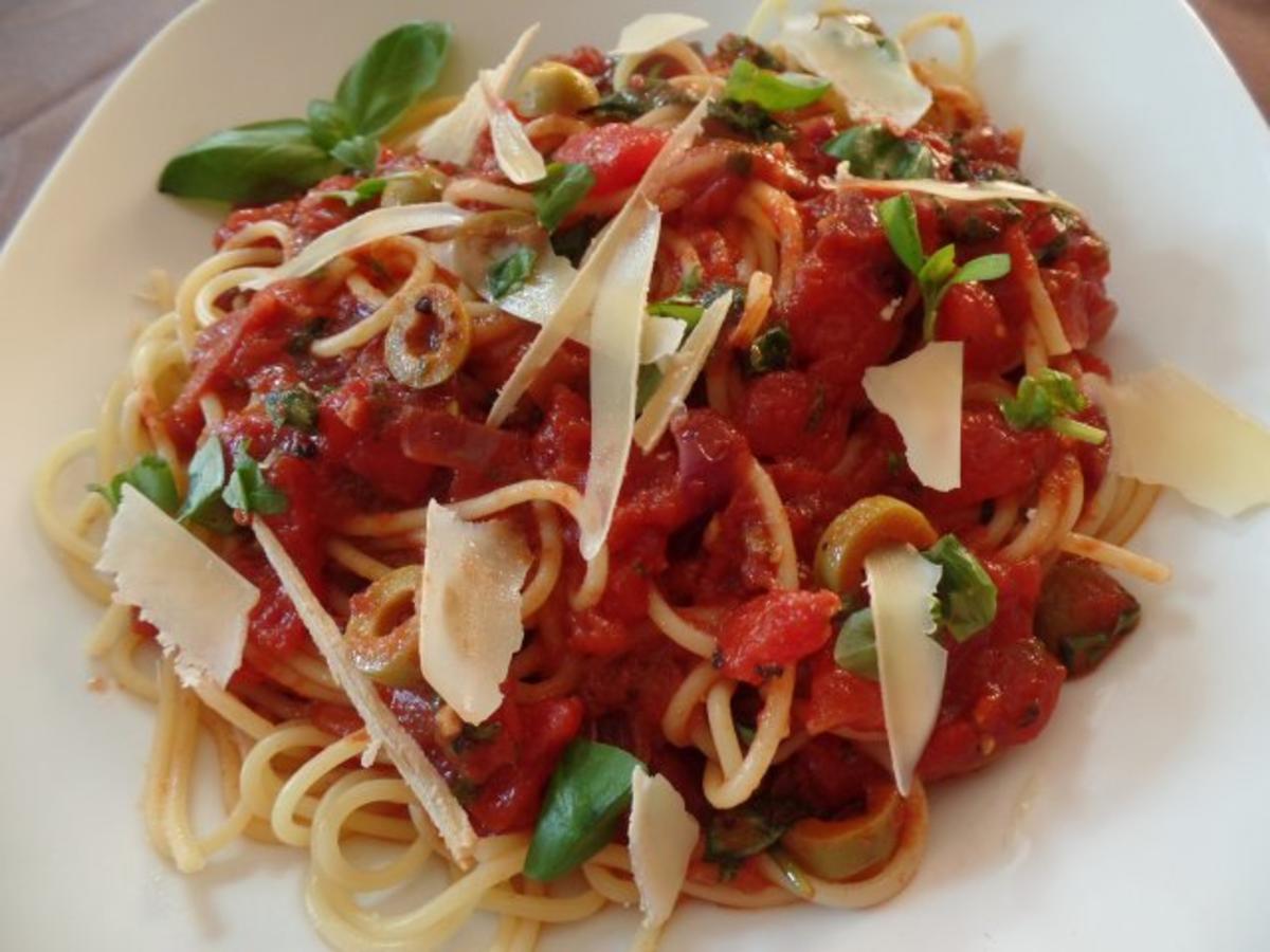 Spaghetti Napoli Mit Oliven Rezept Mit Bild Kochbar De
