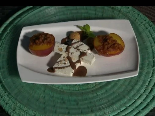 Gegrillte Nektarine mit Mandeleiscreme - Rezept