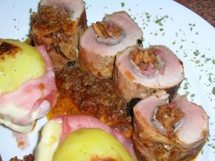 Schweinefilet gefüllt mit Pfifferlingen an Herrenkartoffeln - einfach ... Schweinefilet gefüllt mit Pfifferlingen an Herrenkartoffeln - einfach ...