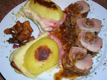 Schweinefilet gefüllt mit Pfifferlingen an Herrenkartoffeln - Rezept